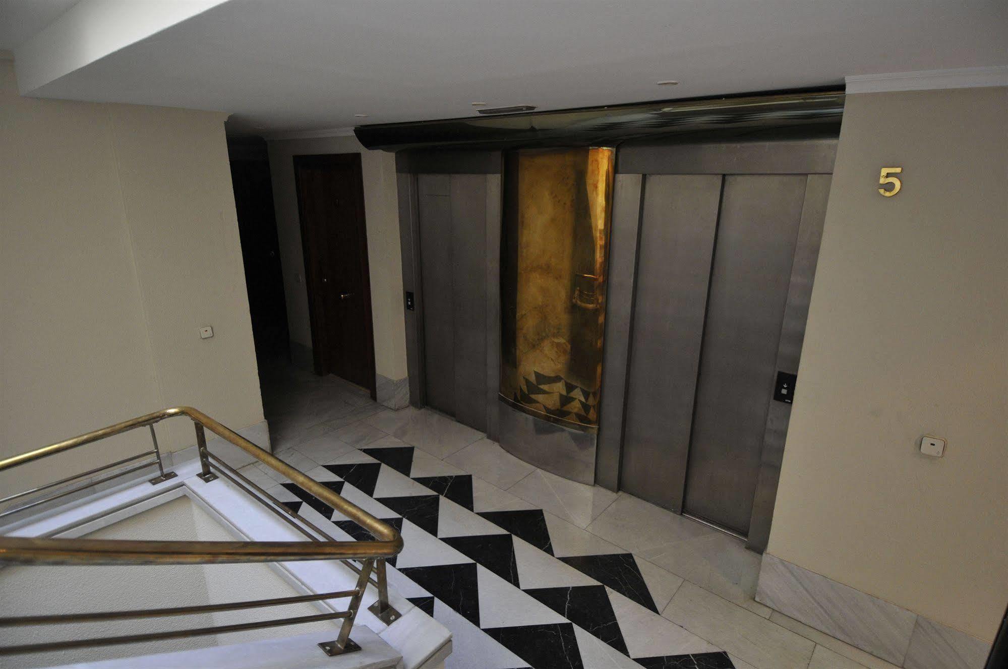 Mola Suites Madrid Kültér fotó